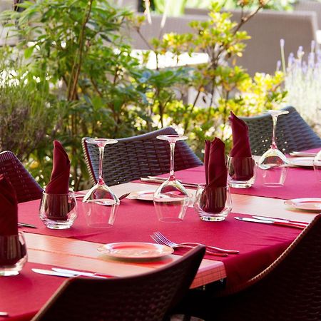 Logis Hotel-Restaurant Le Chene Vert Saint-Pourçain-sur-Sioule Exterior foto